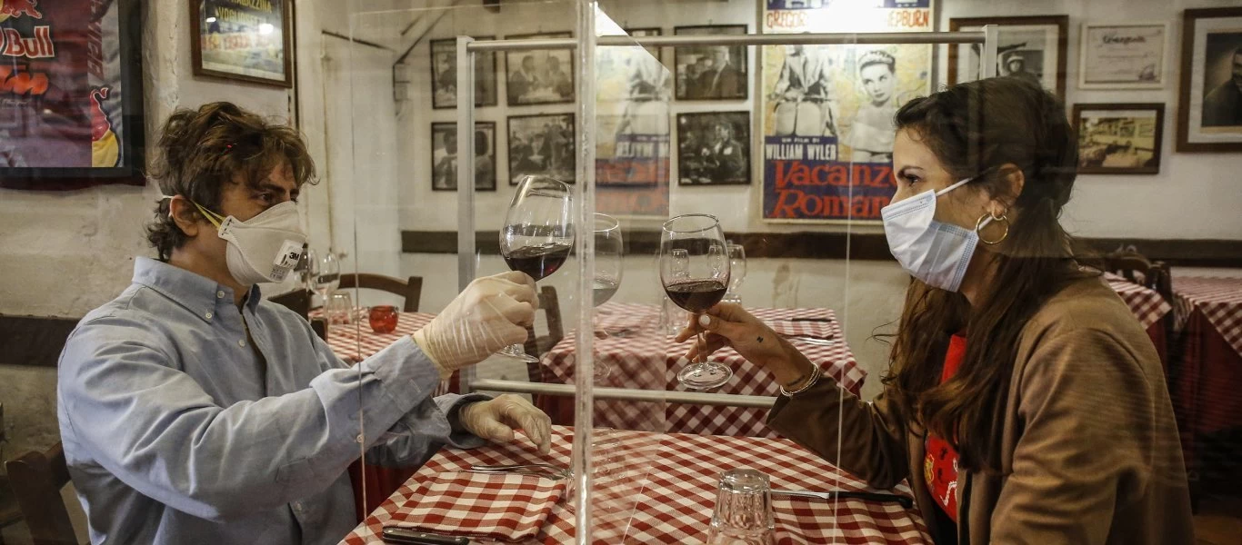 Παράνοια από Δευτέρα: Οικογένεια θα παίρνει 5 ταξί για να πάει στο ίδιο μέρος - Το κούρεμα θα το κάνει ο «Ψαλιδοχέρης»